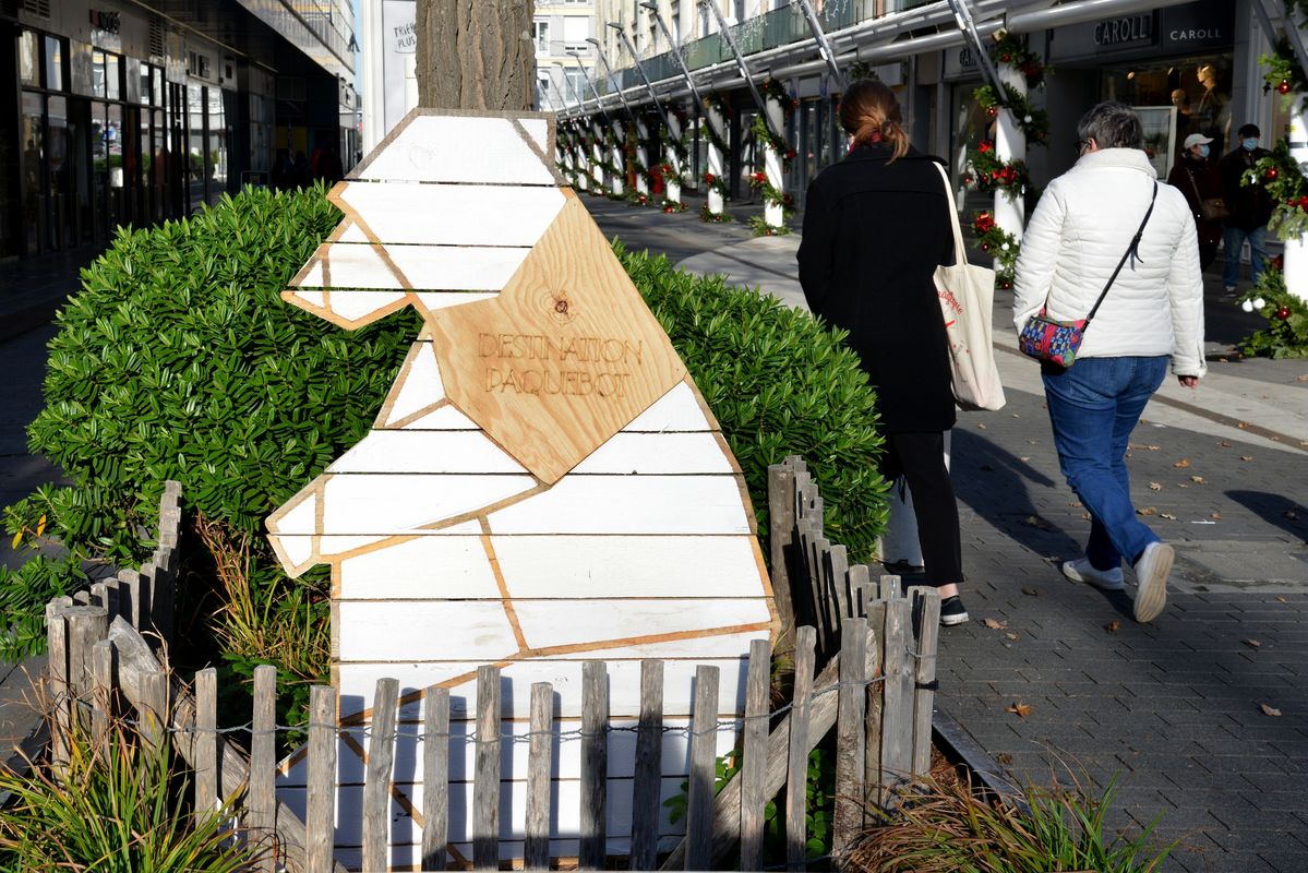 Un ours polaire fabriqué en bois de récupération par le Blue Lab en lien avec l'association Destination Paquebot © Martin Launay - Ville de Saint-Nazaire