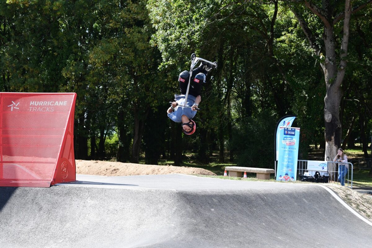 Figure trottinette pumptrack,
