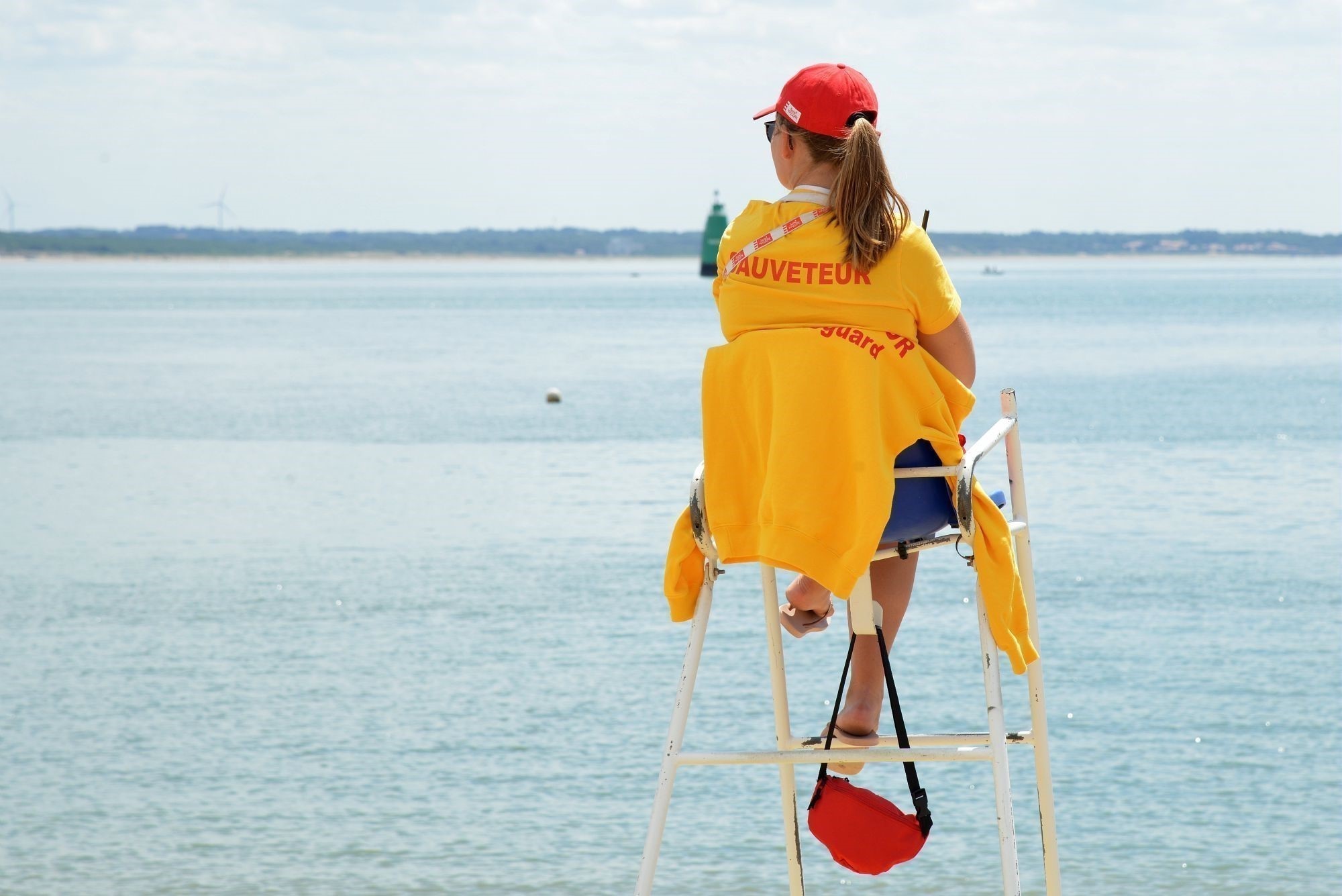 Sauveteurs en mer sur la plage de Villès-Martin à Saint-Nazaire
